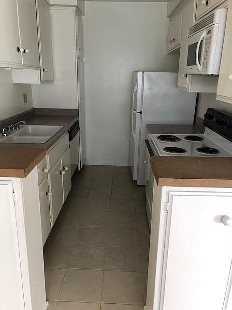 2nd image of 11711 Mayfield Ave APT 16