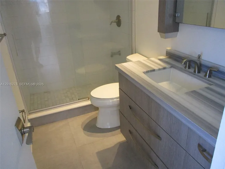 5313 Collins Ave #1111 — Photo 9