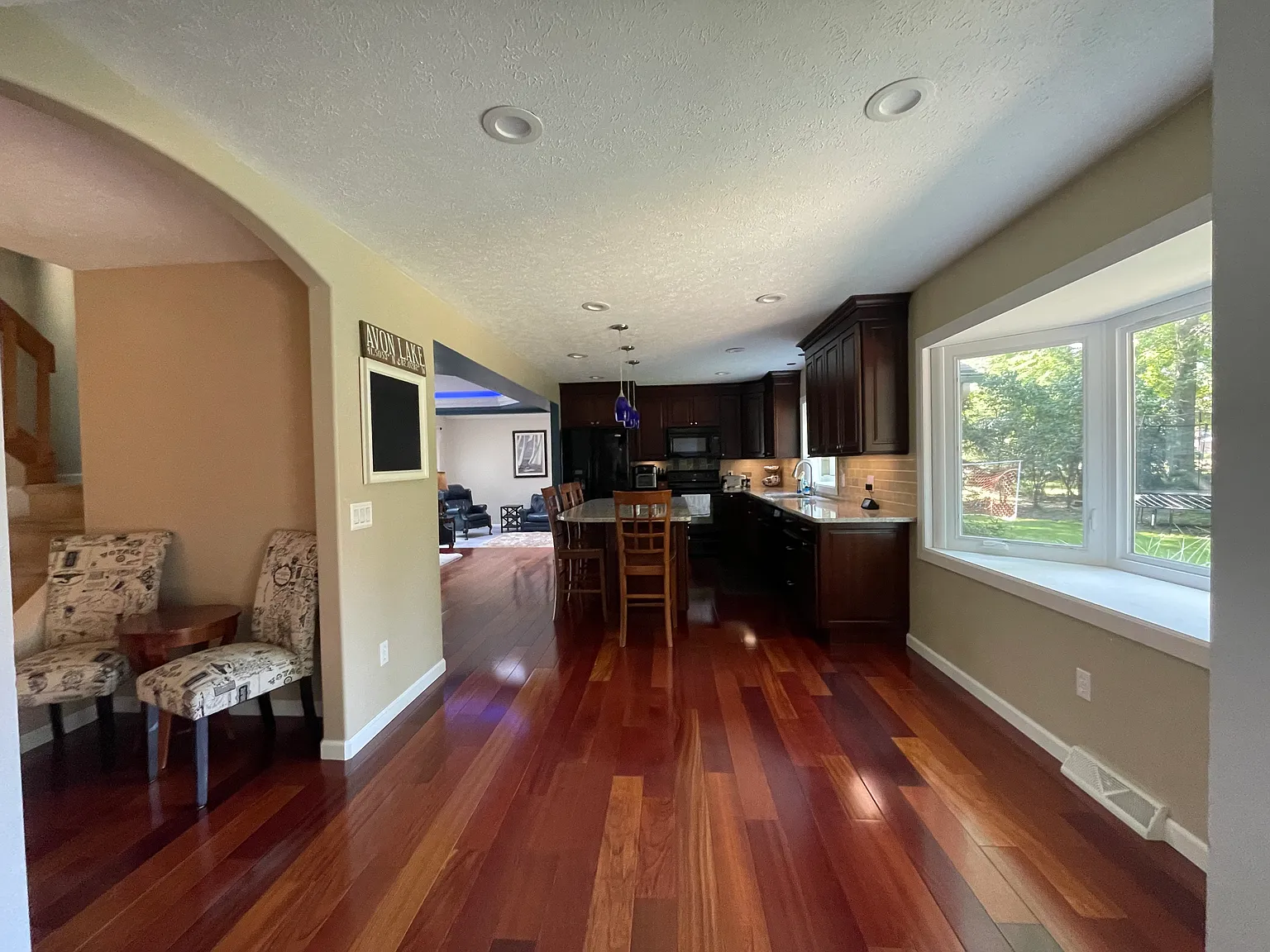 4 bed, 2.5 bath, 2800 sqft, $3,800 — Photo 4