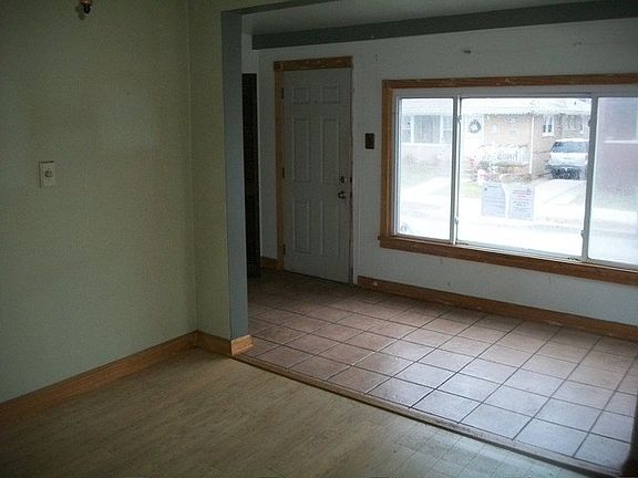 3rd image of 701 Burnham Ave