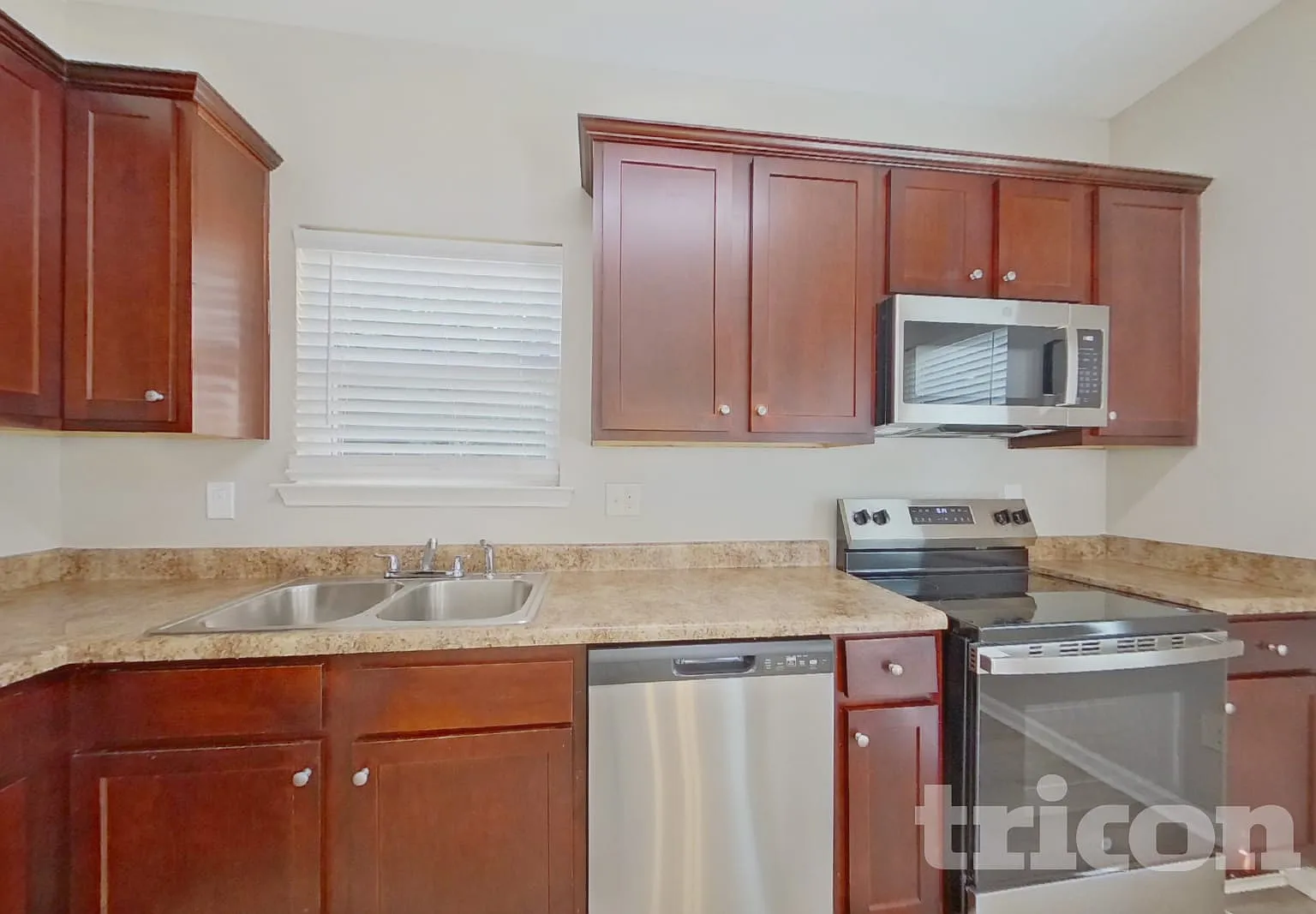 514 Lobdale Falls Drive Lawrenceville GA — Photo 4