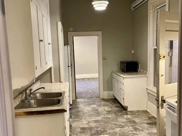 447-453 W Military Ave, Fremont, NE