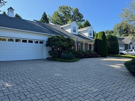 5th image of 50 Surrey Dr