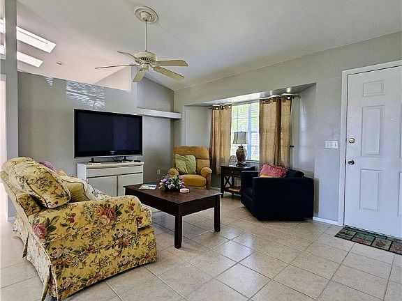 3rd image of 226 NE 14th Pl