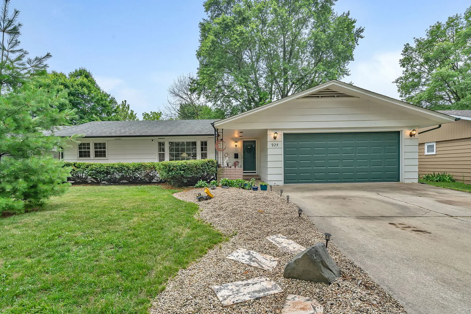 925 Maitland Dr photo 1