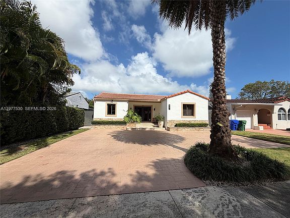 2nd image of 441 SW 27th Rd