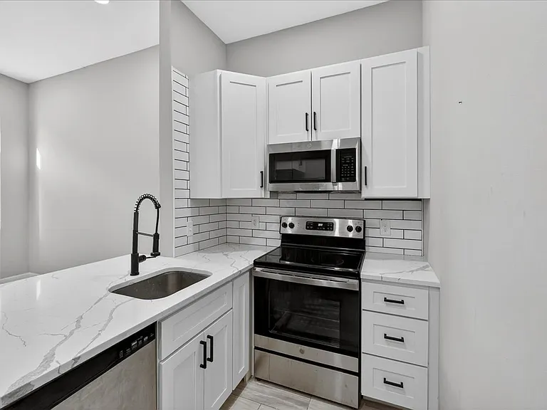 2024 S 11th St — Photo 15