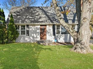 5006 W 82nd St, Burbank, IL 60459