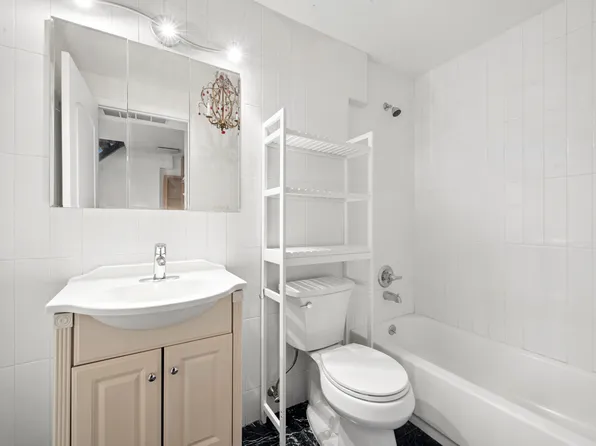 893 Myrtle Avenue image 11 of 25