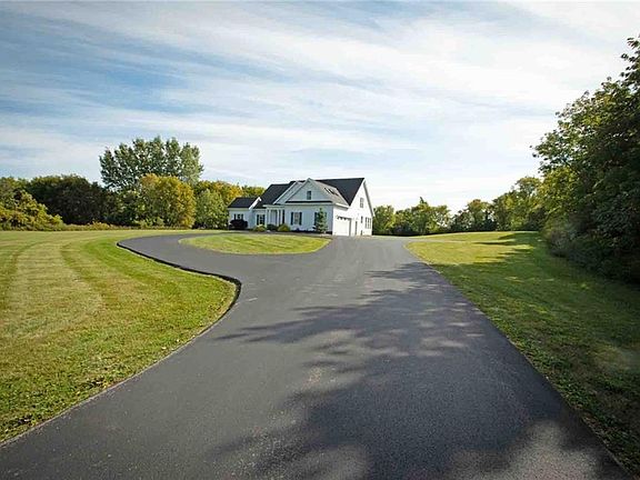 2nd image of 4317 Hawthorne Dr