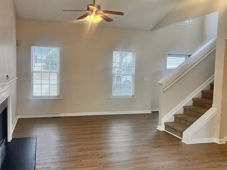 110 Shelby Ct — Photo 8