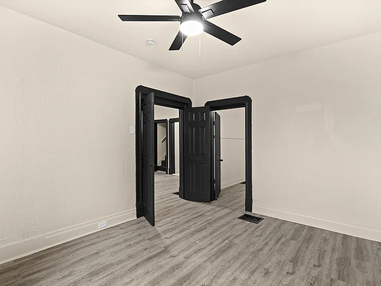 4057 Taft Ave — Photo 10
