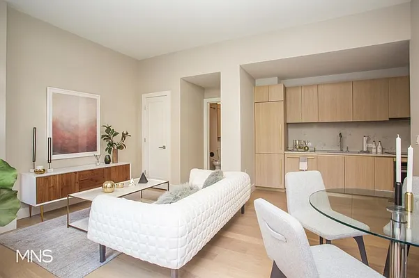 Rented by MNS Marketing | media 4