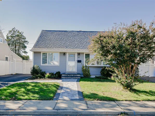 60 Vincent Road, Hicksville, NY 11801