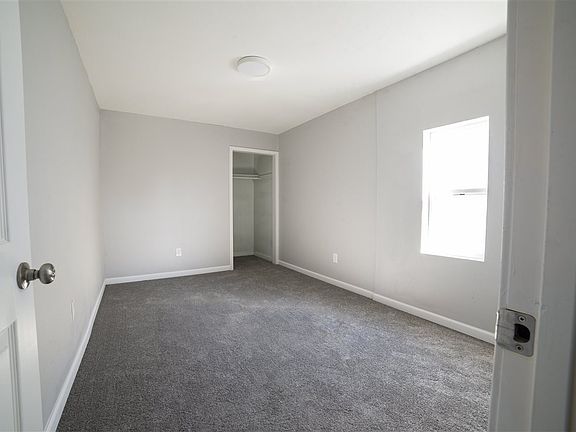 5th image of 404 E Lacrosse Ave