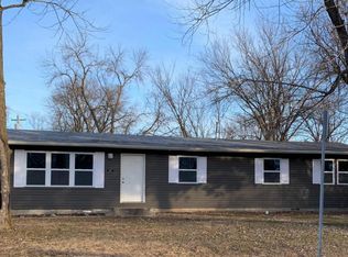 107 W Lakeview St, Centralia, MO 65240