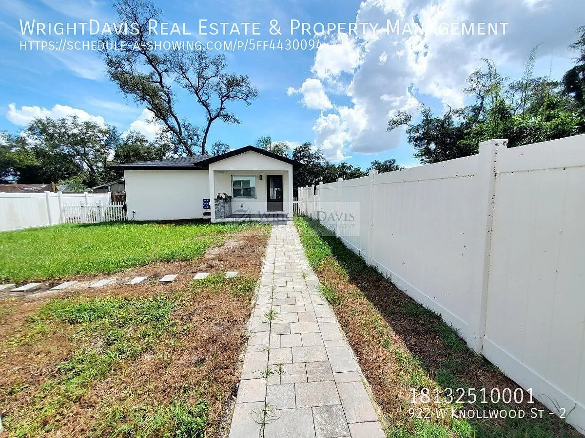 Modern 1/1 Home Just Two Blocks from ZooTampa! — Photo 1