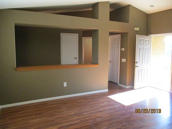 3rd image of 40578 Vernay St