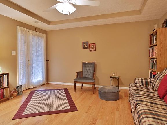 2nd image of 857 Garden Pointe Dr