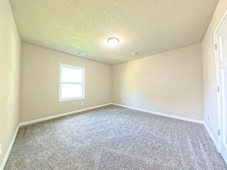 715 Kirkwood Ave — Photo 13