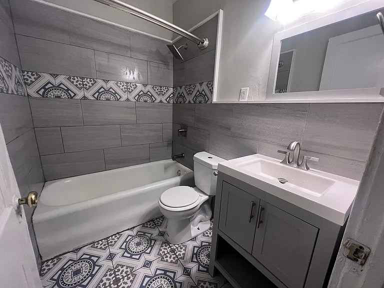 856 Ponce De Leon Ave NE — Photo 4