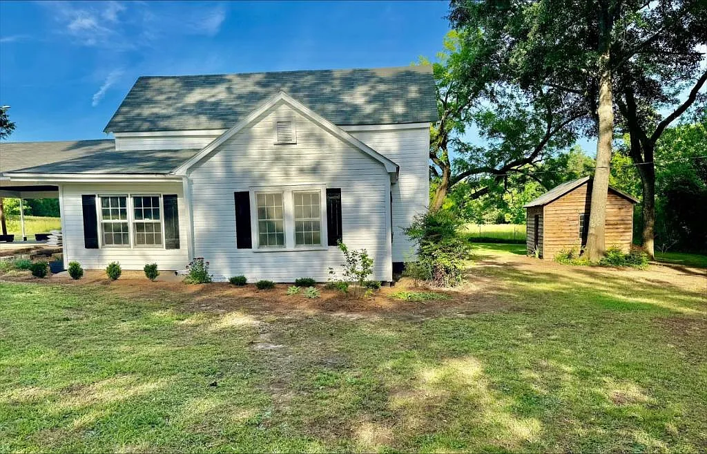 23504 US-221 — Photo 1