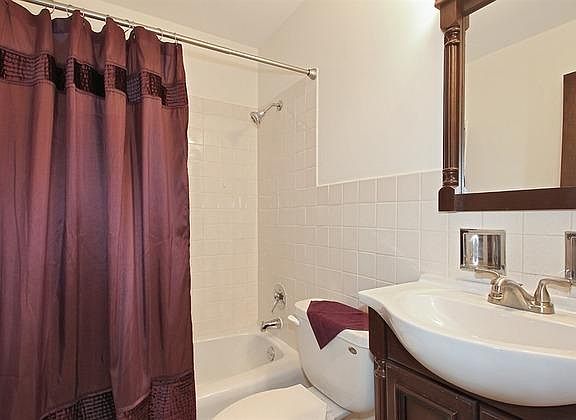 5th image of 8232 Niles Center Rd APT 307