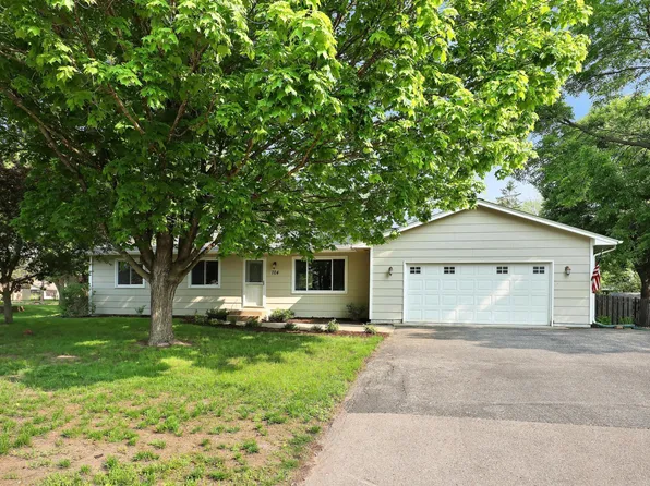 704 Kirche Hill Dr, Carver, MN 55315