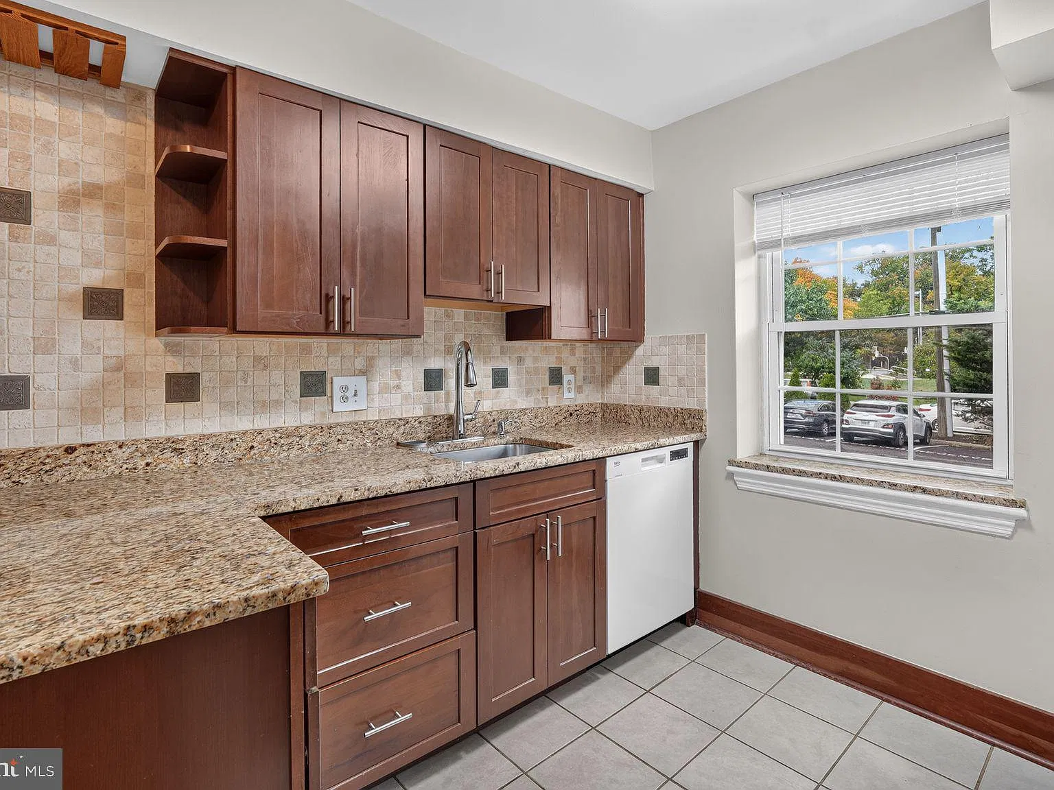 2 bed, 1.0 bath, 679 sqft, $2,500 — Photo 3