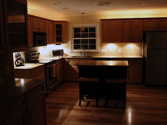 4th image of 700 Fairidge Dr