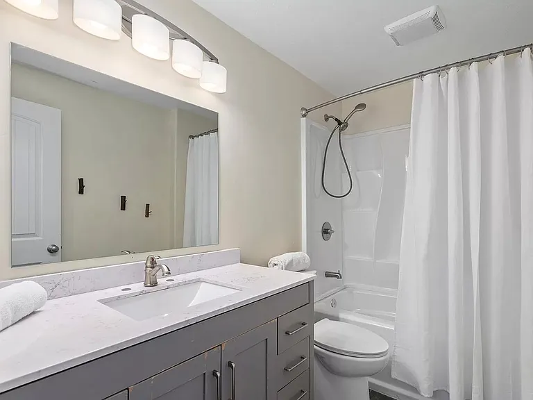 568 S 360 East Cir — Photo 7
