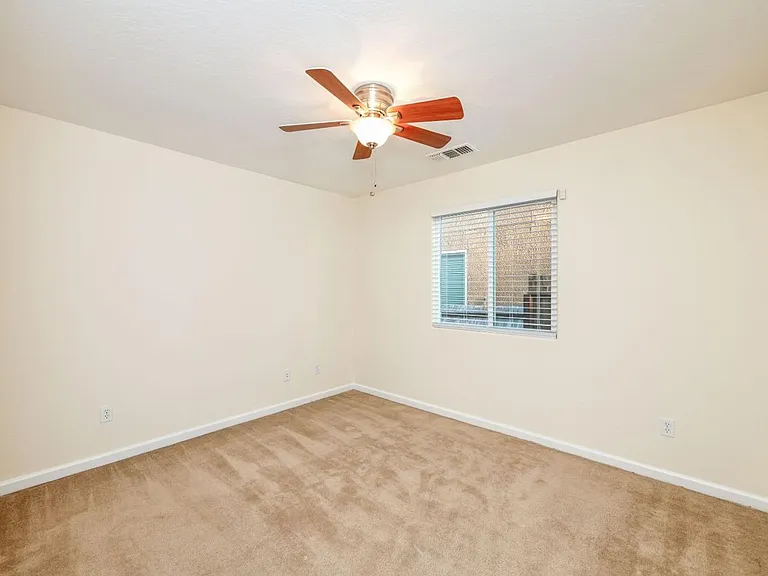 551 S Kona Ave — Photo 16