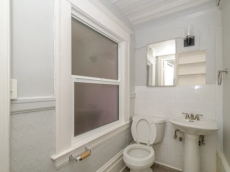 1535 Larkin St #B — Photo 7