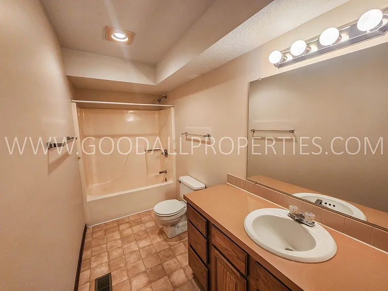 924 Prairie View Dr — Photo 30