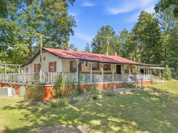 395 Martin Cir, Lobelville, TN 37097