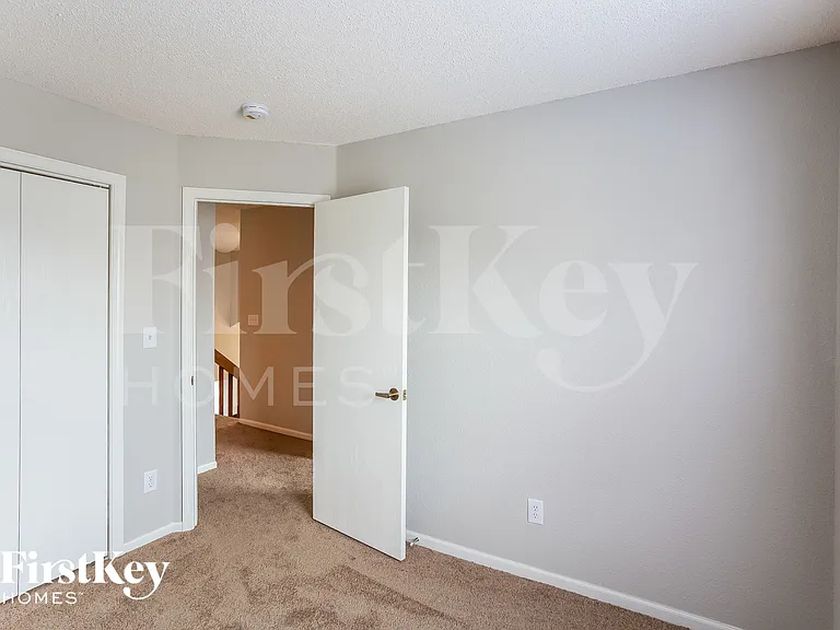 10320 Liverpool Way — Photo 12