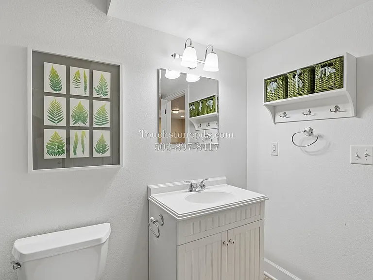 2791 Warwick St — Photo 33