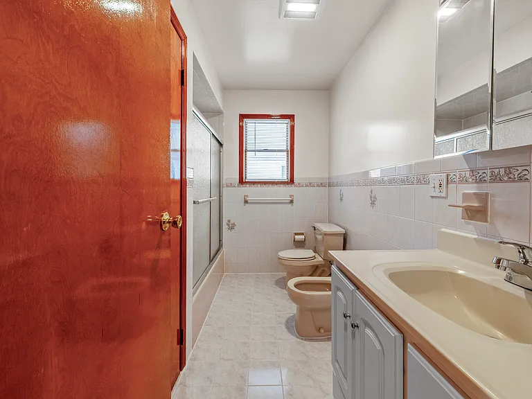 937 Grove St #2 — Photo 9