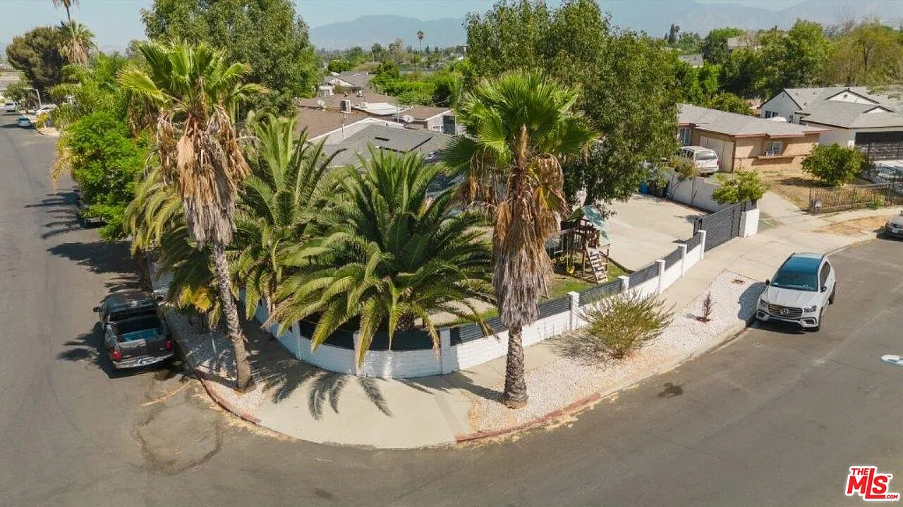4 bed, 3.0 bath, 2223 sqft, $5,500 — Photo 3