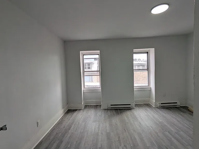 307 W Centre St — Photo 5