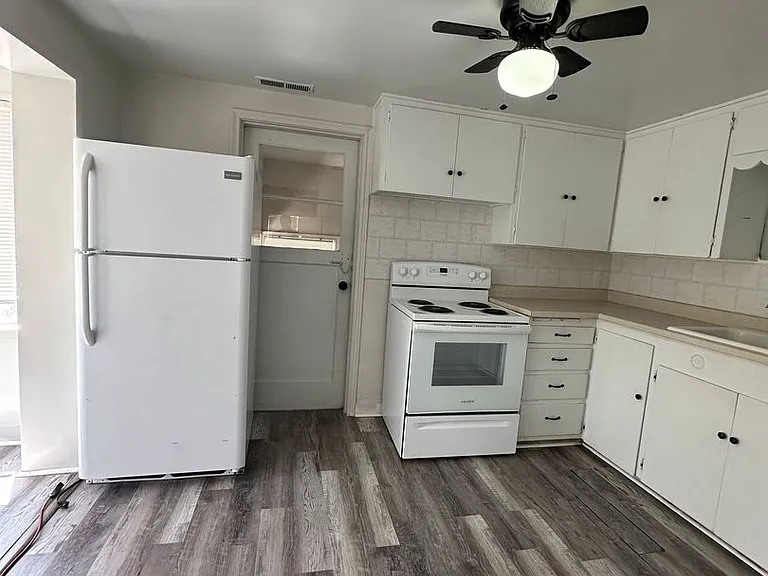 107 N 200 E — Photo 5