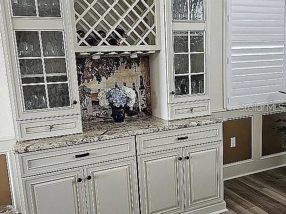 4th image of 618 CROSSFIELD CIRCLE
