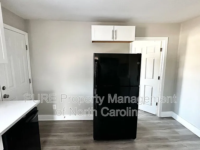 920 Holt St — Photo 3