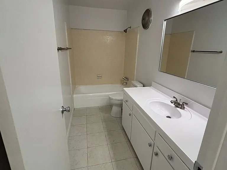 414 N Columbus Ave — Photo 8