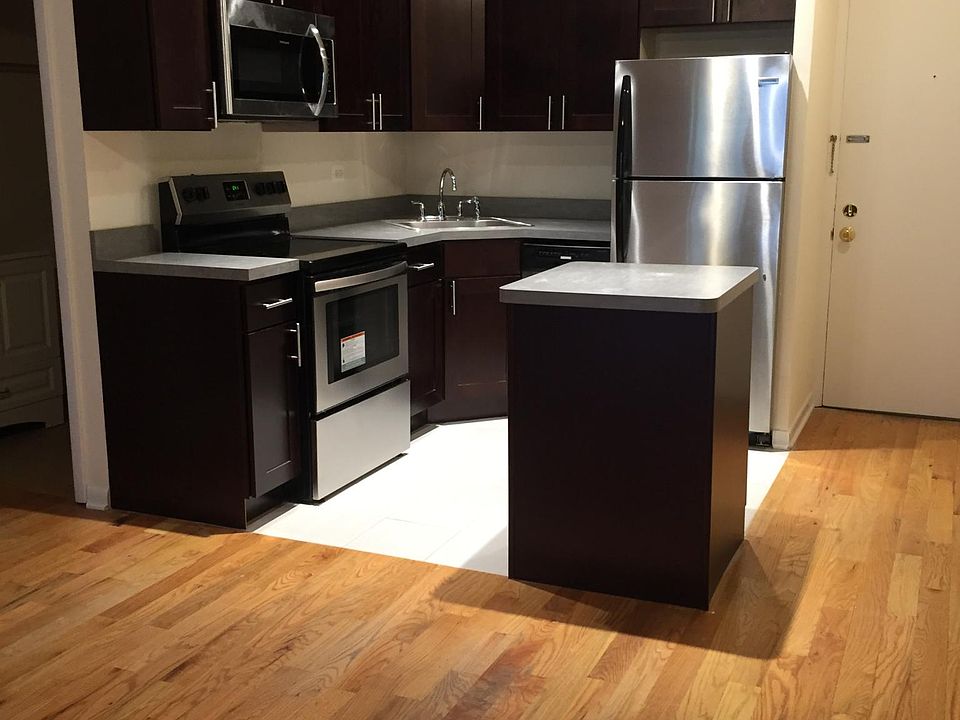1st image of 2233 N Lincoln Ave #1