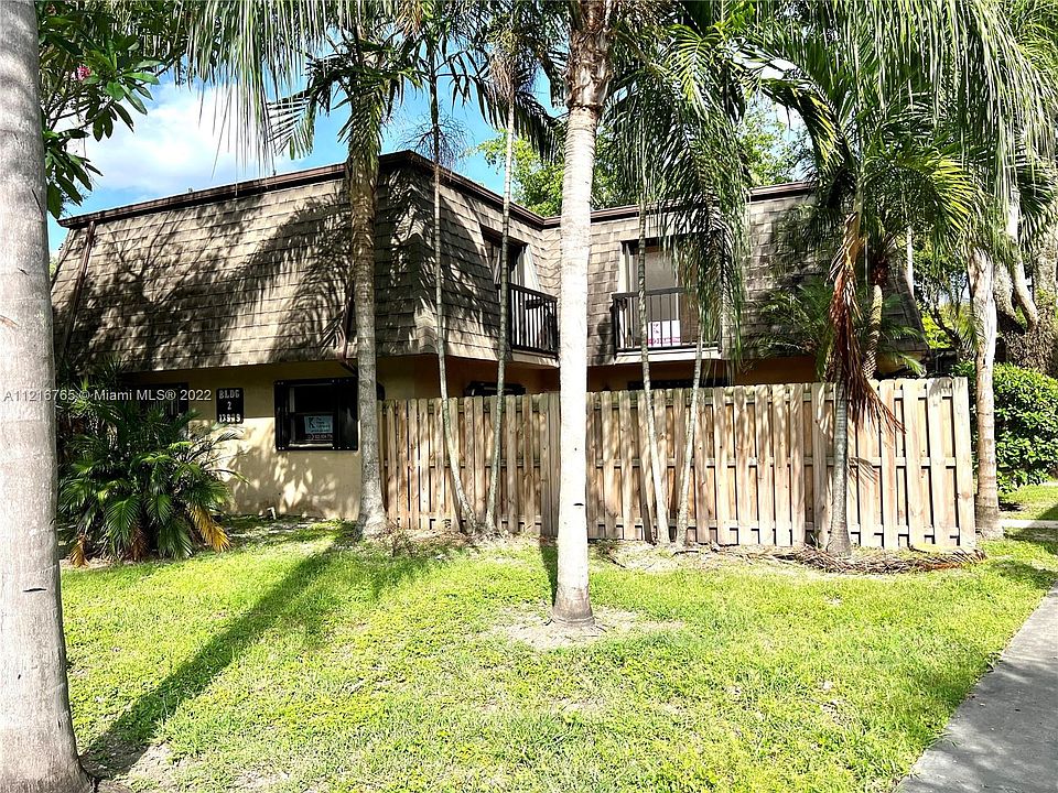 1st image of 13989 SW 94th Circle Ln #101