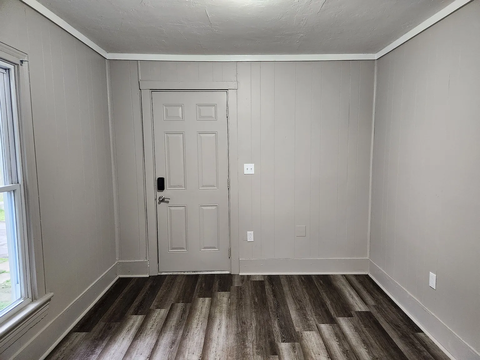 2 bed, 1.0 bath, $950 — Photo 4