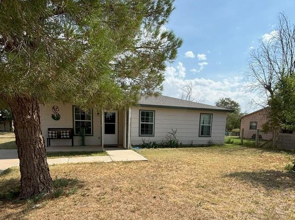 209 E 6th St, Olton, TX 79064