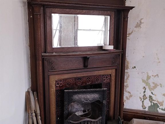 5th image of 117 E Main St