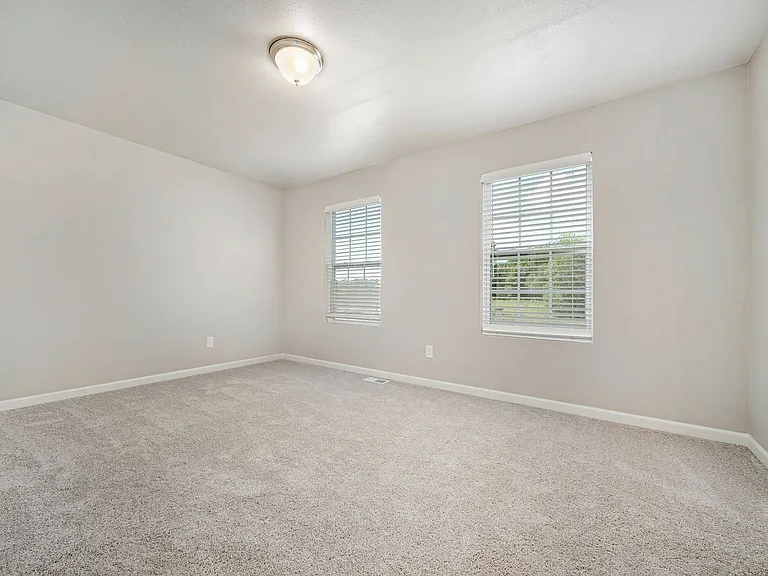 4340 Briarhill Dr — Photo 11